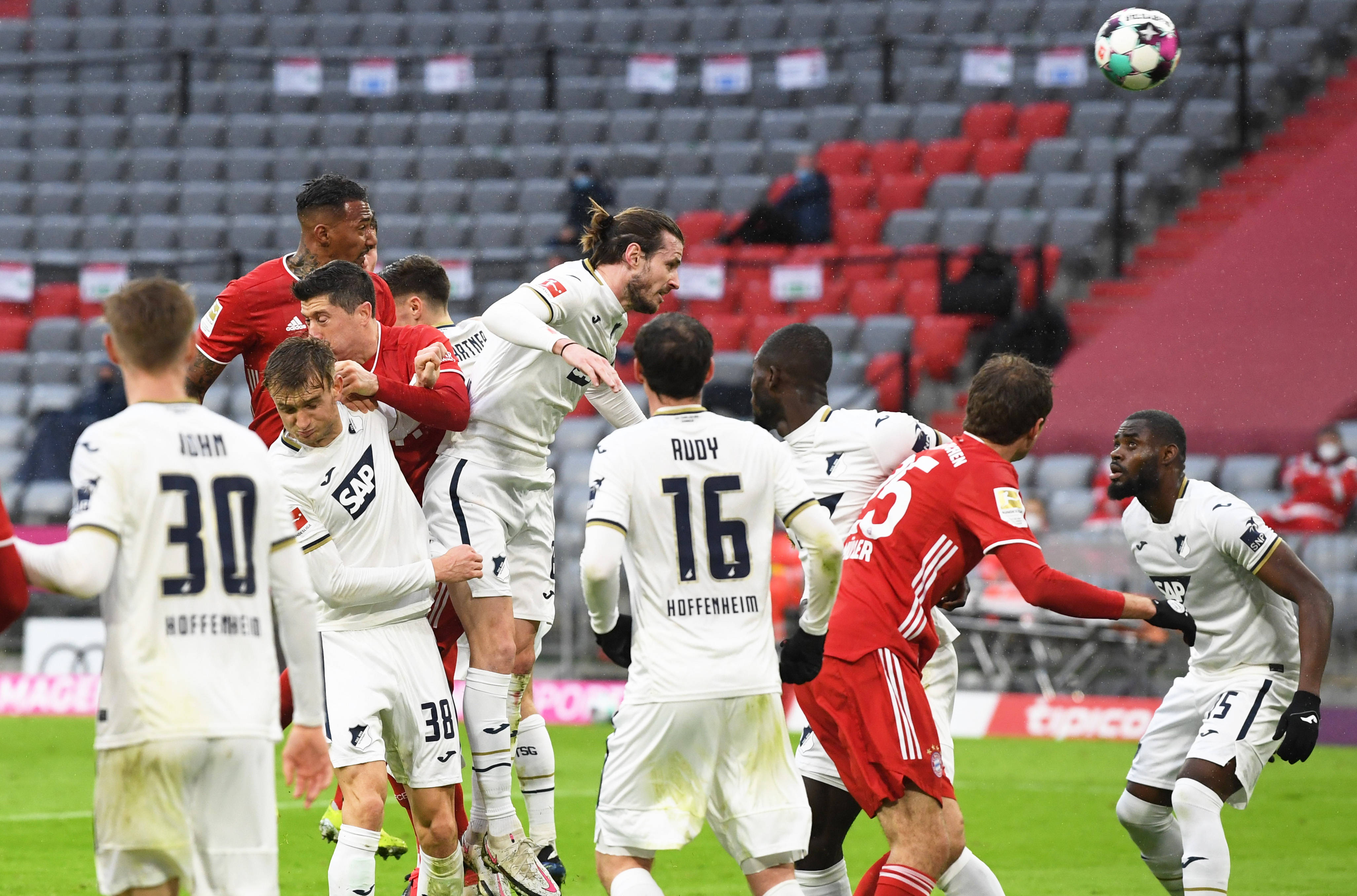 里尔足球俱乐部在比赛中表现出色