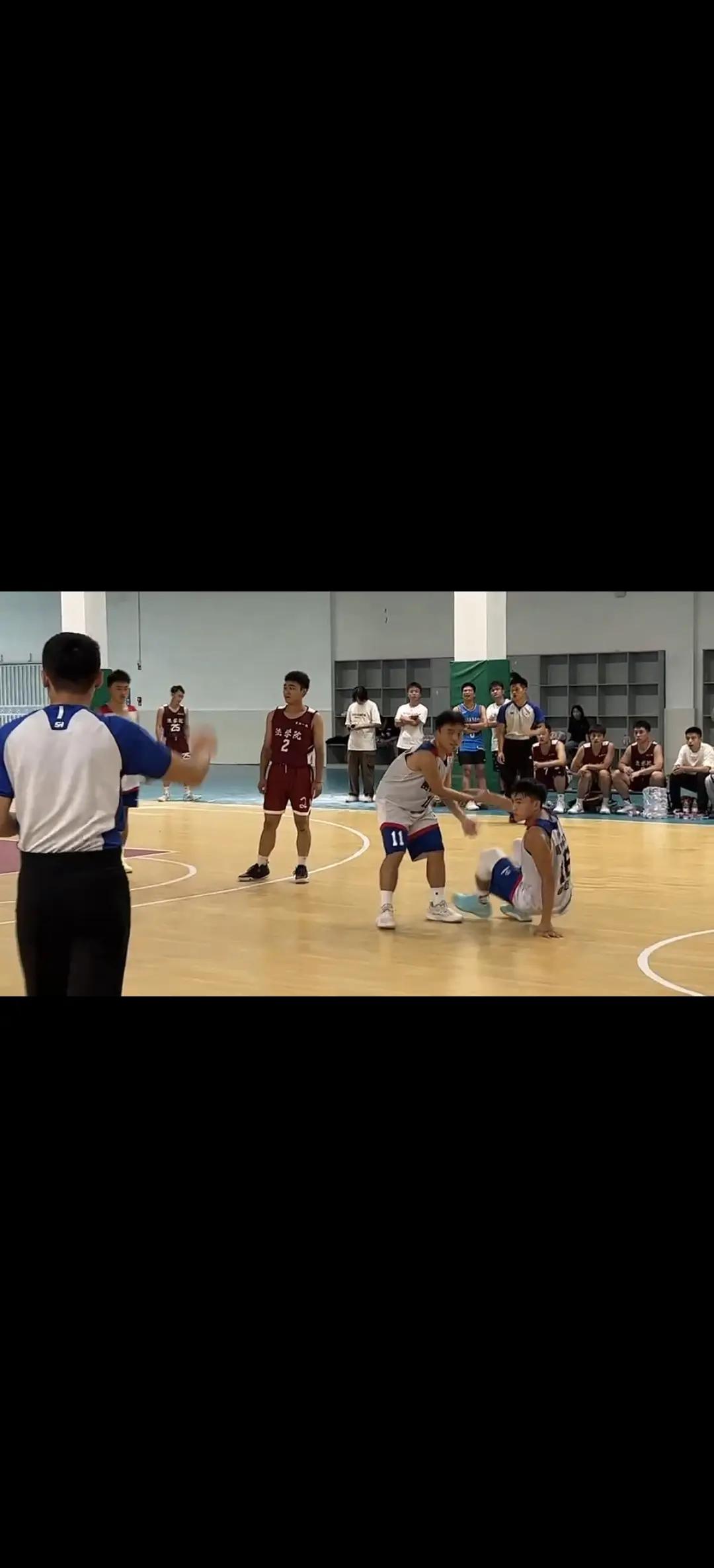 深圳队在客场比赛中展现出团队拼搏精神