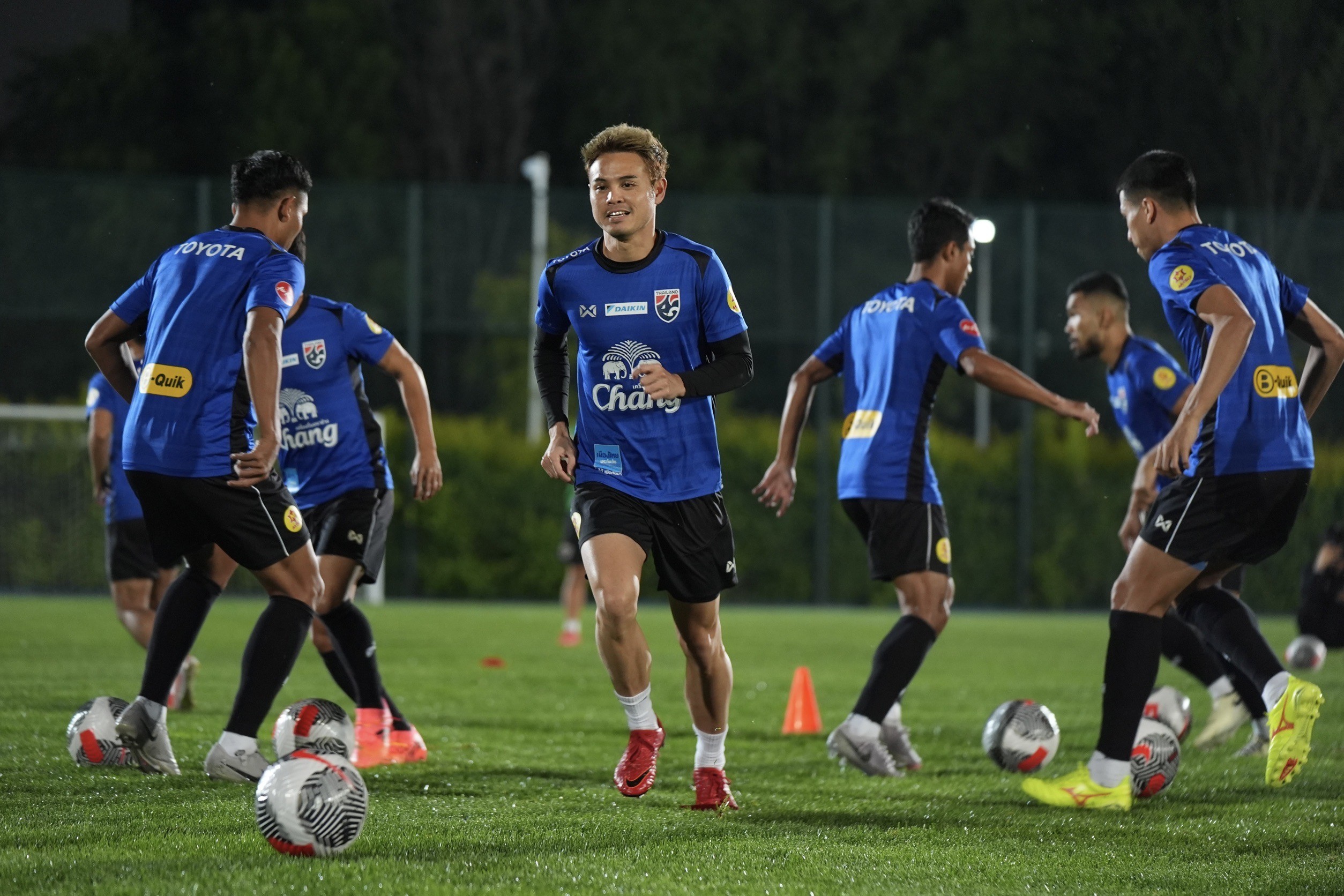 足球亚洲杯小组赛开战，泰国队取得开门红