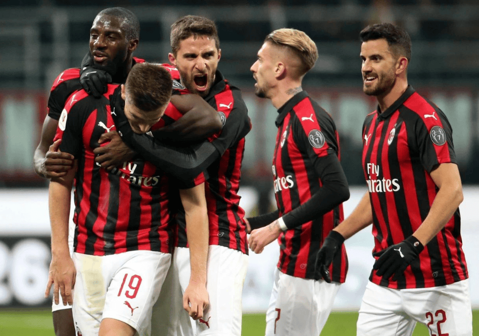 包含AC米兰备战关键战，球队士气旺盛迎接挑战的词条