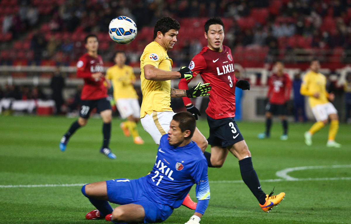 九游体育官方登录入口-东京FC球员庆祝胜利进球，庆祝球队胜利