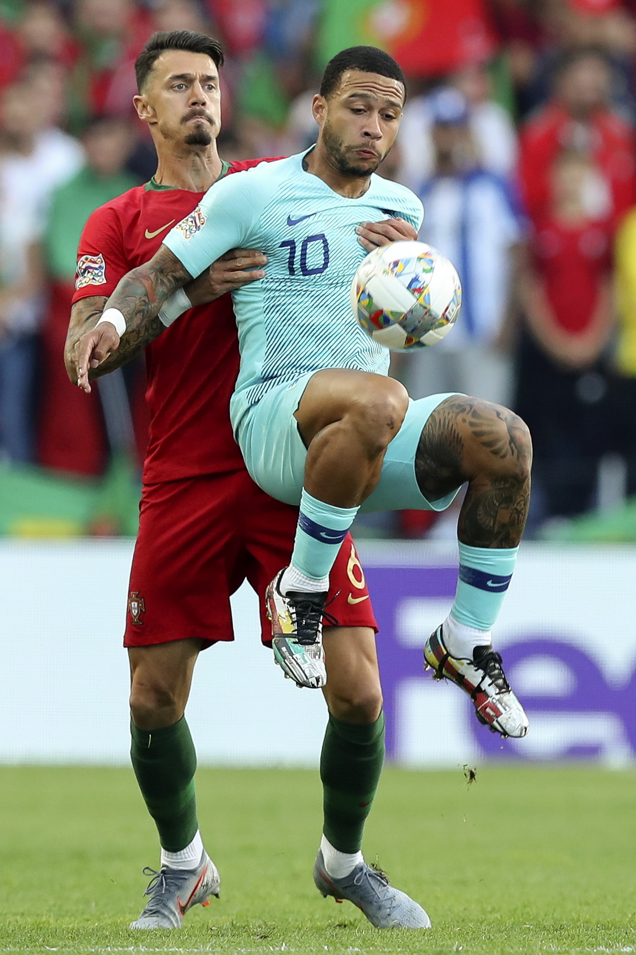 九游体育在线-葡萄牙前锋在欧洲冠军联赛中踢出高光时刻