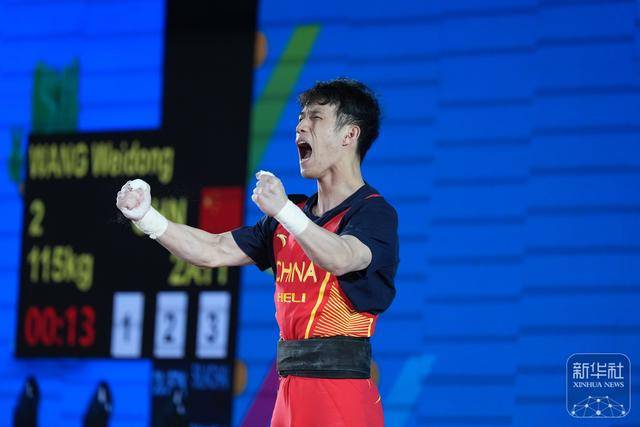 沙特阿拉伯代表团在举重比赛中崭露头角