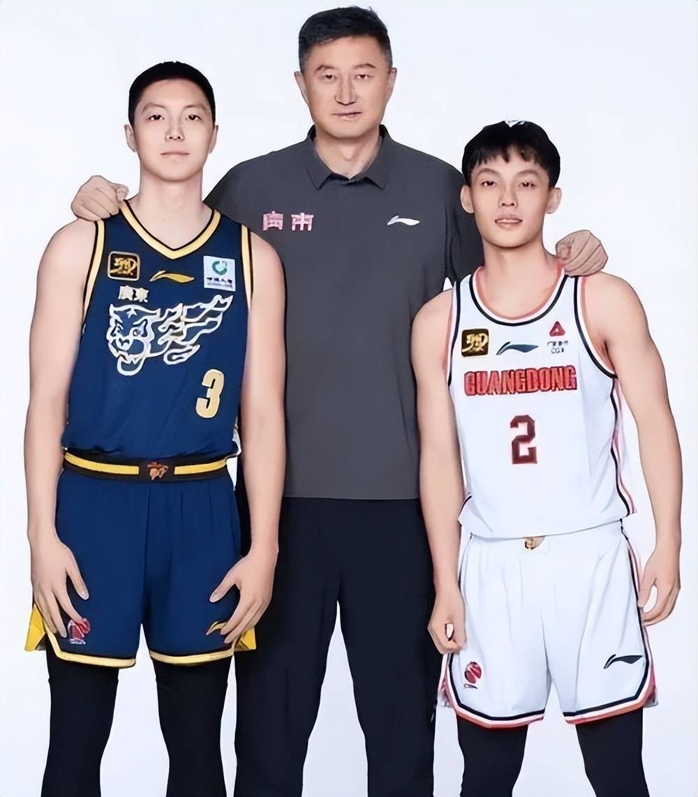 九游体育app下载-包含深圳队在客场比赛中展现出团队拼搏精神的词条