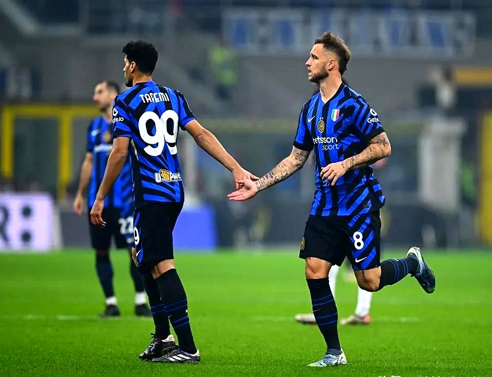 包含拉齐奥对阵佛罗伦萨，平分秋色战平的词条