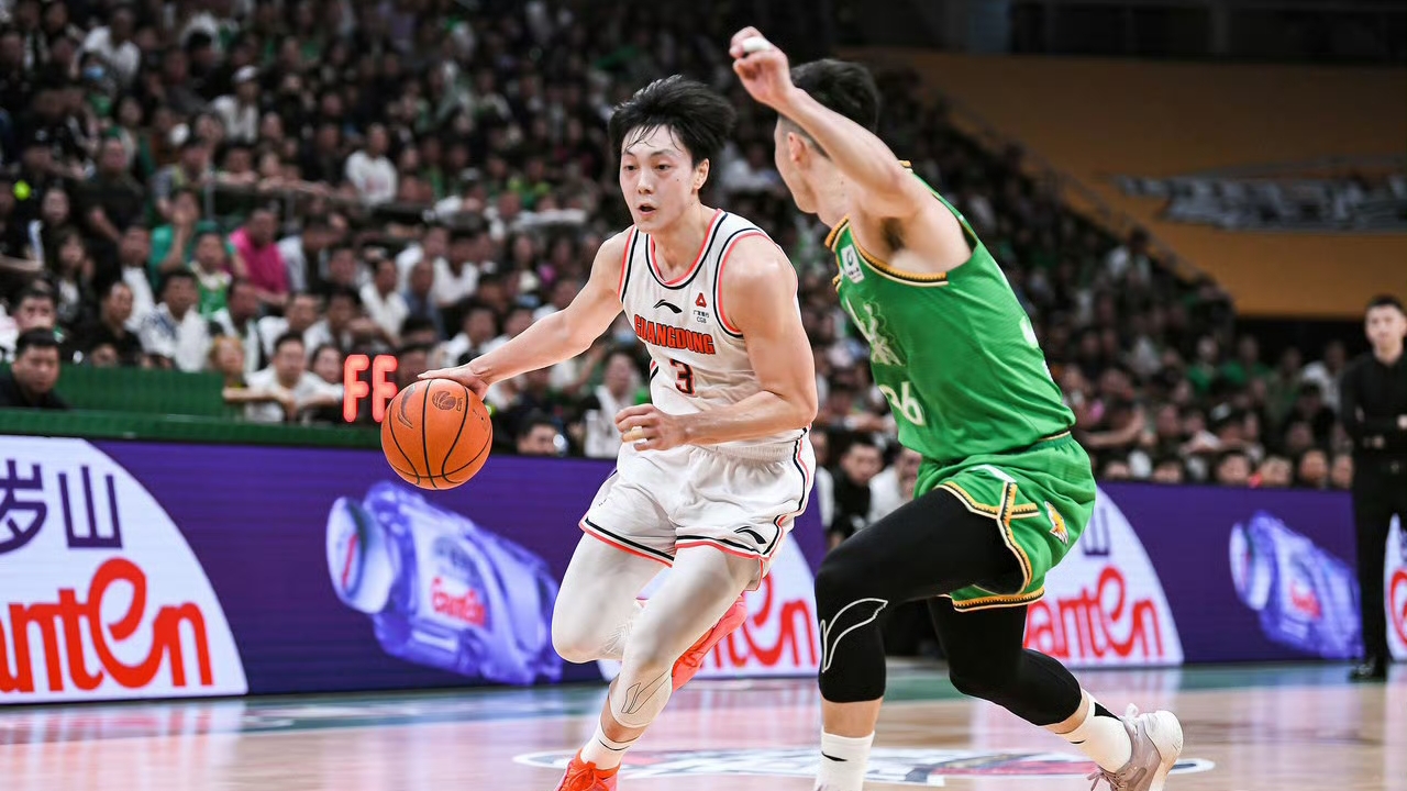 猛龙新秀范克里特在比赛中表现出色