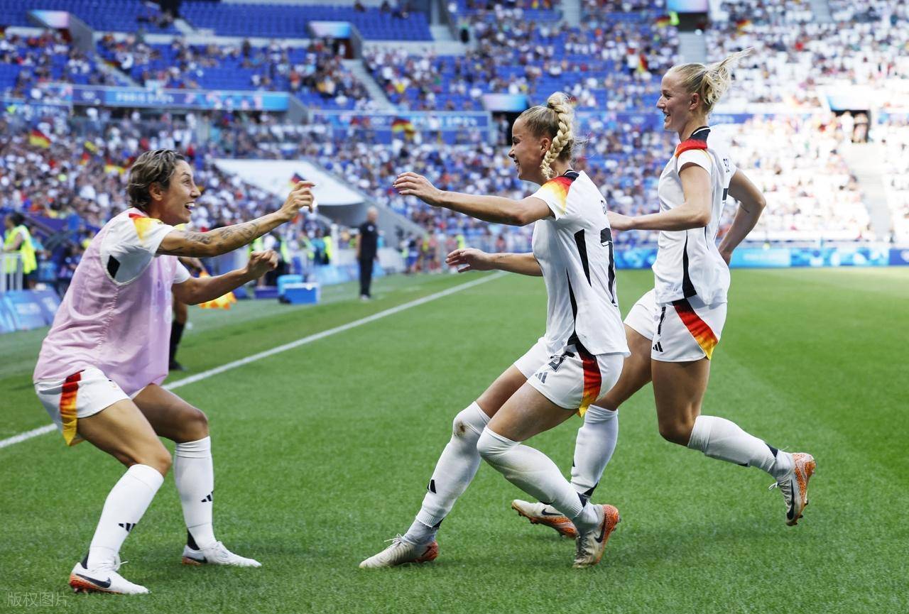 冰岛女足守门员表现抢眼，成为团队稳定力量的简单介绍