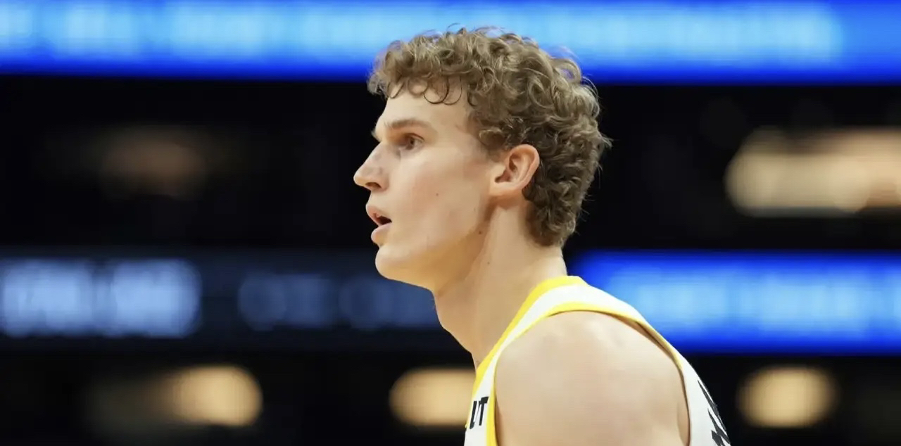 九游体育app-爵士队客场遭逢困境，球员状态起伏不定需加强训练的简单介绍