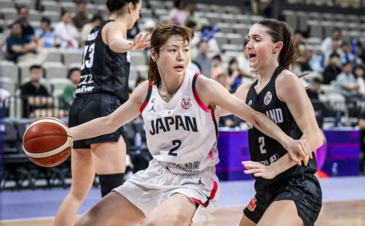 美国女篮实力横扫对手，夺得国际杯冠军