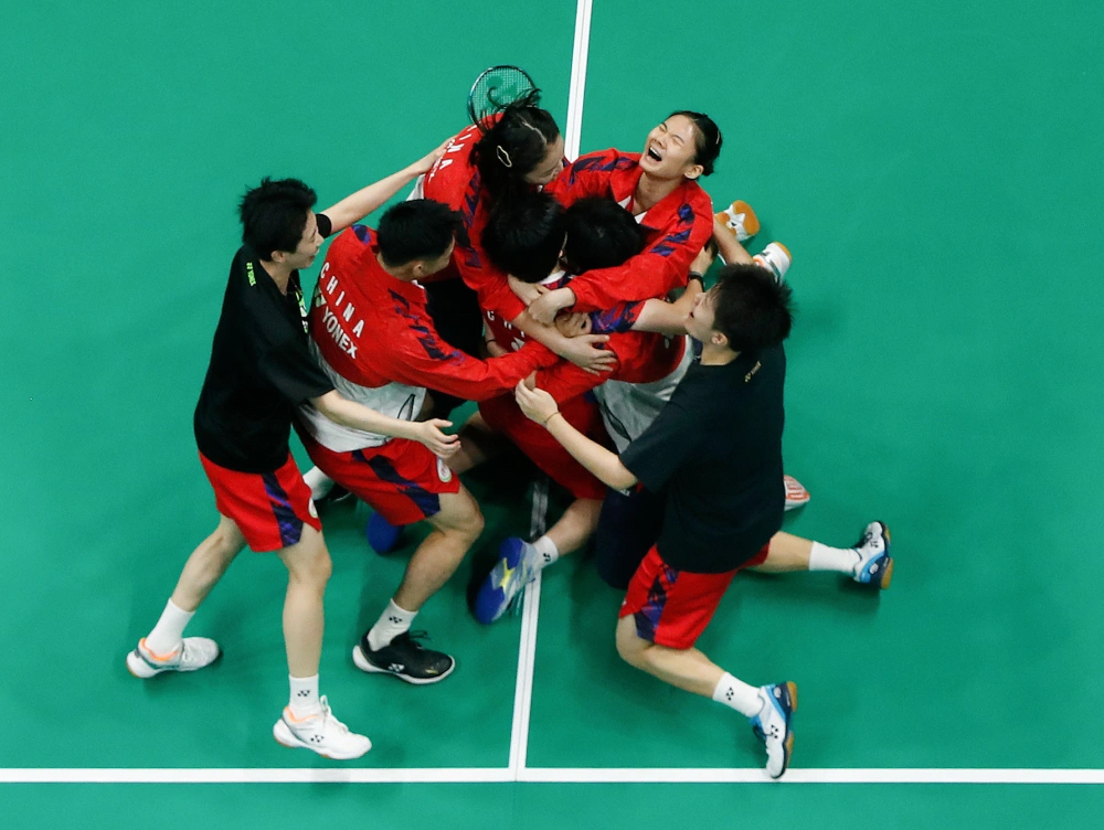 亚洲顶级球队争夺胜利，精彩绝伦