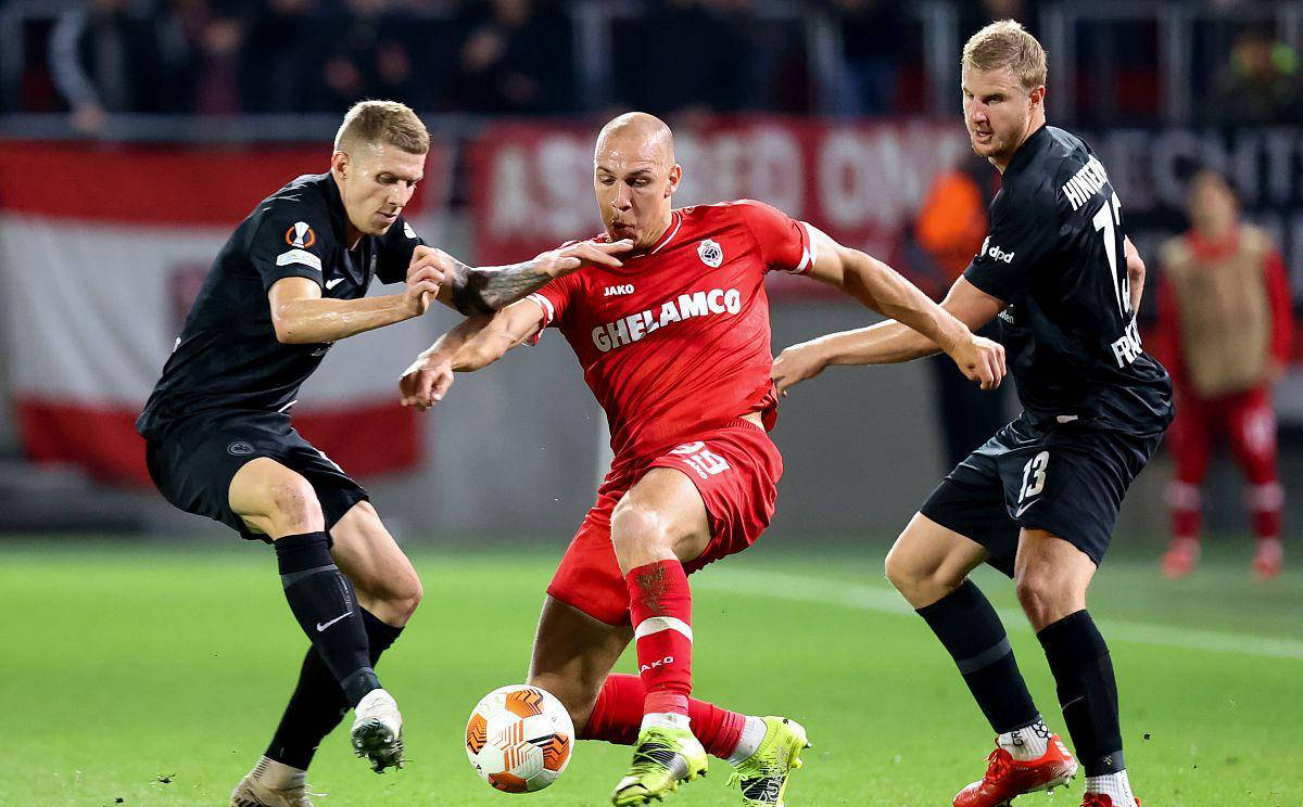 九游体育官方入口-关于法兰克福在比赛中控制局势取得胜利的信息