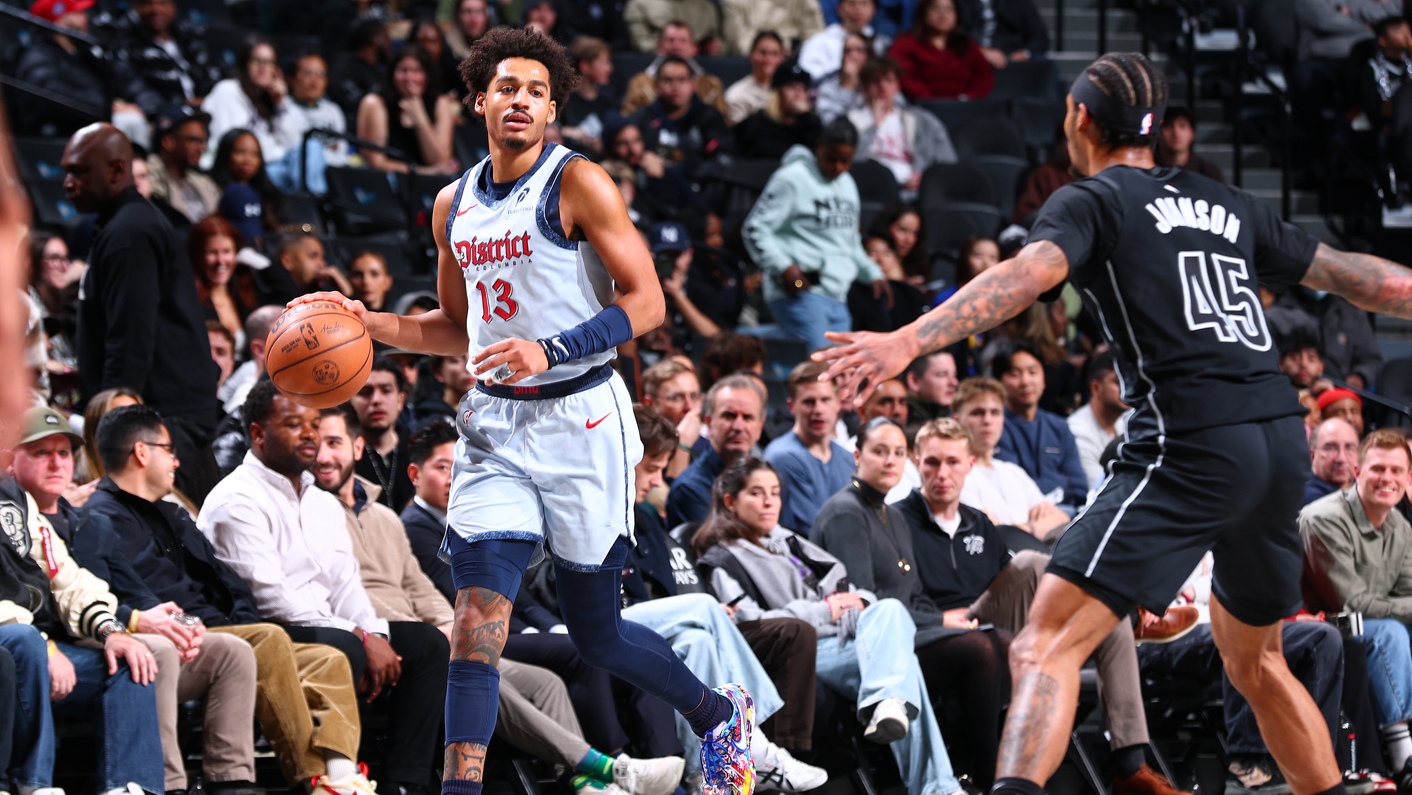 网队客场击败篮网，取得胜利