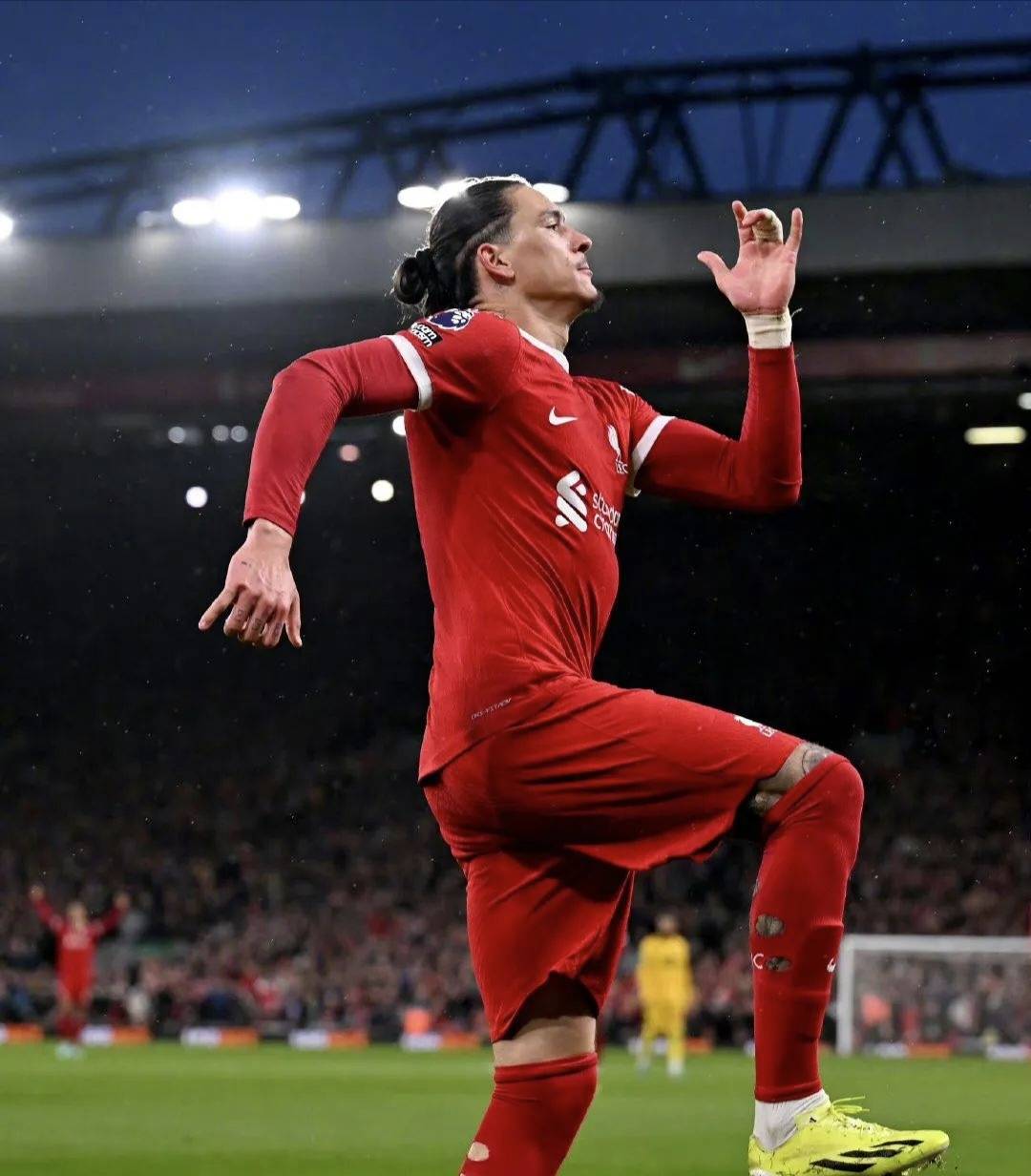 利物浦主场连胜,锋线表现抢眼 利物浦主场连胜,锋线表现抢眼