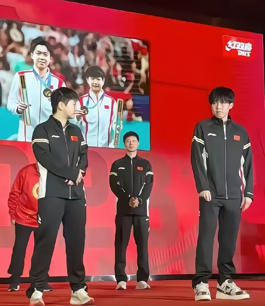 本土球星斩获双料殊荣,荣耀加身的简单介绍 本土球星斩获双料殊荣,荣耀加身的简单介绍