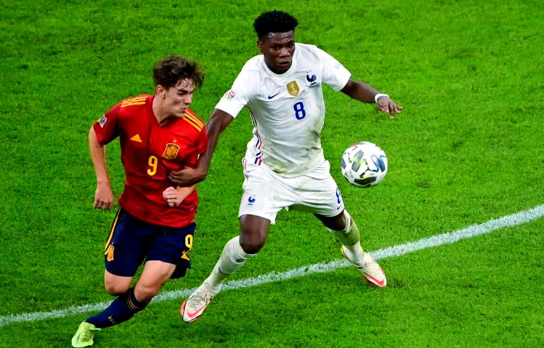 关于法国队碾压对手，小组头名力压群雄的信息