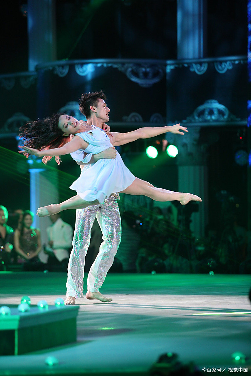 九游体育在线-体操比赛中的双人搭档惊艳全场的简单介绍
